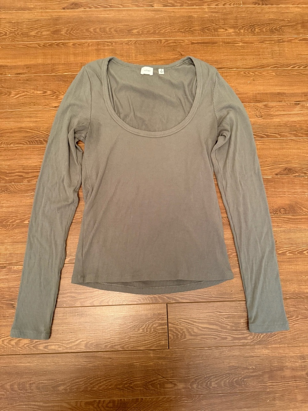 Aritzia Wilfred Ribbed knit long sleeve tee